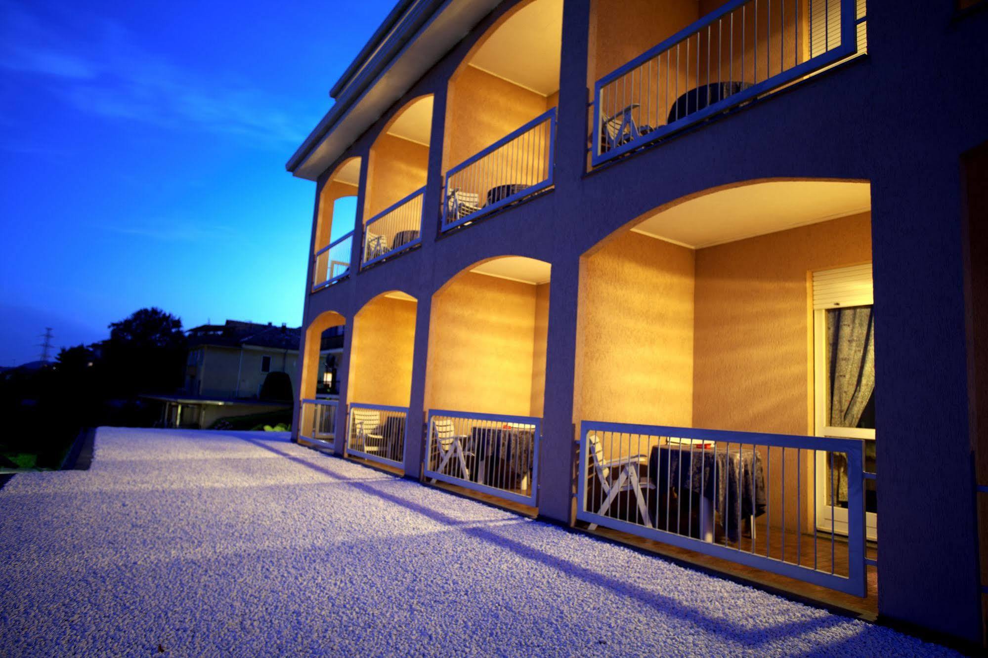 Tre Laghi Hotel Nebbiuno Bagian luar foto