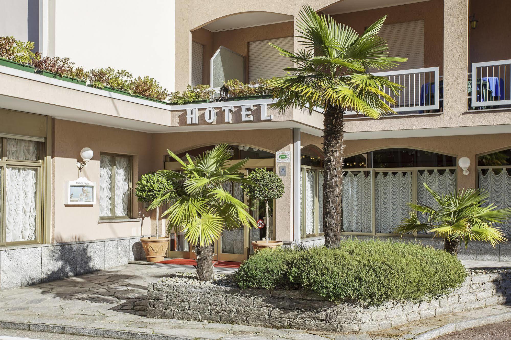 Tre Laghi Hotel Nebbiuno Bagian luar foto