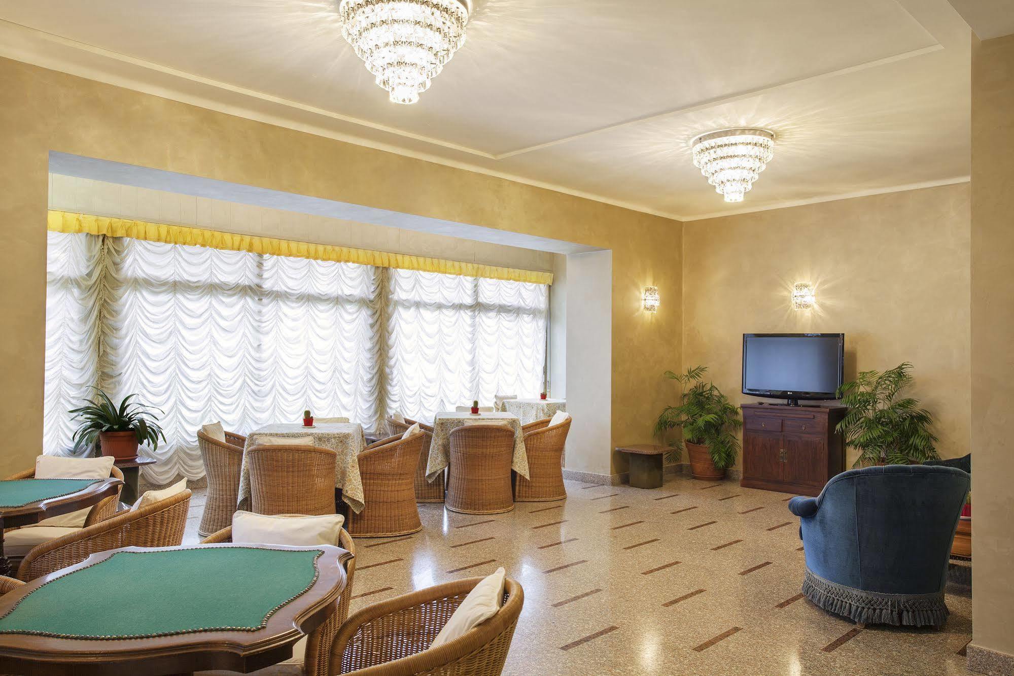 Tre Laghi Hotel Nebbiuno Bagian luar foto