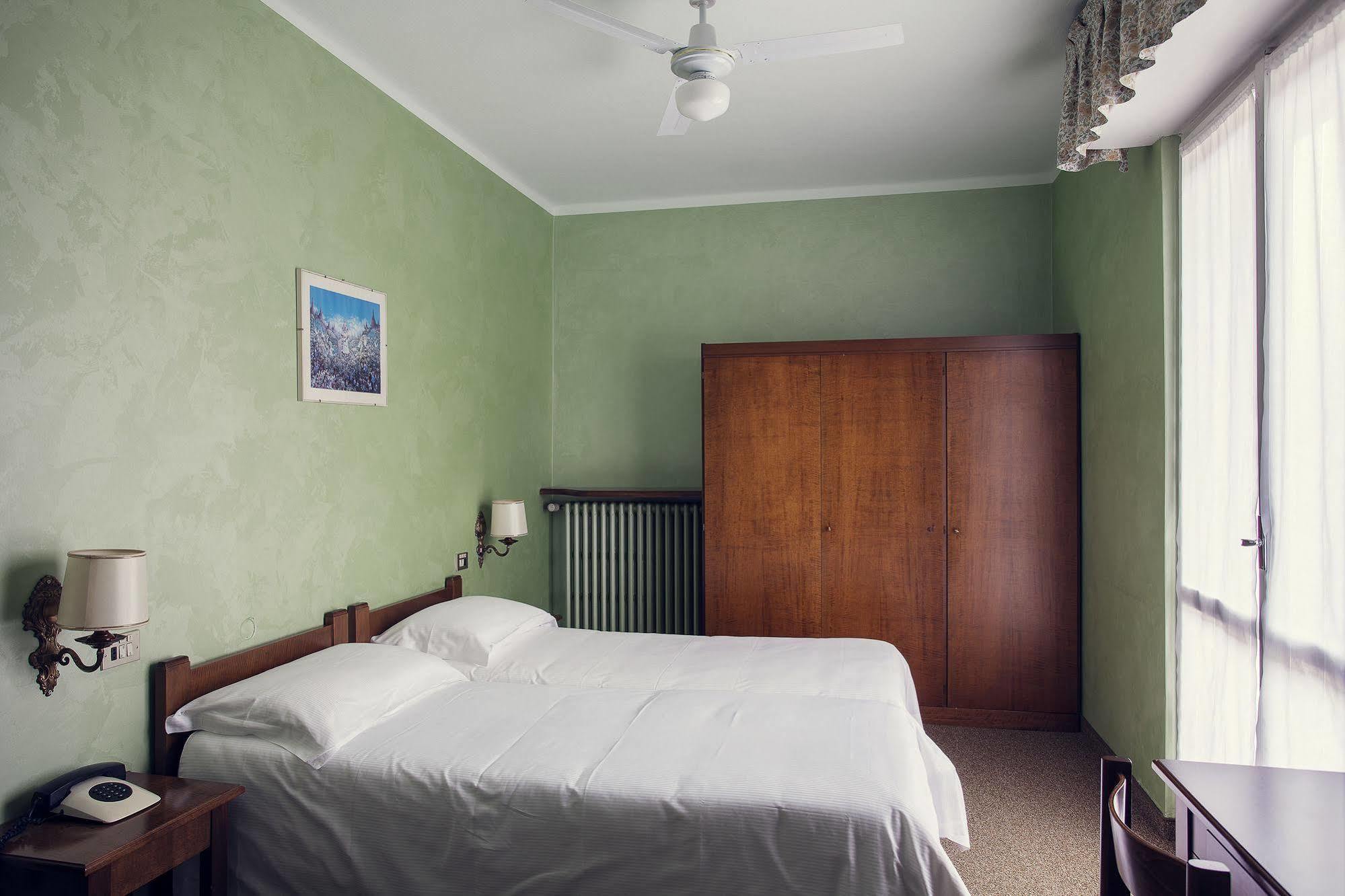 Tre Laghi Hotel Nebbiuno Bagian luar foto