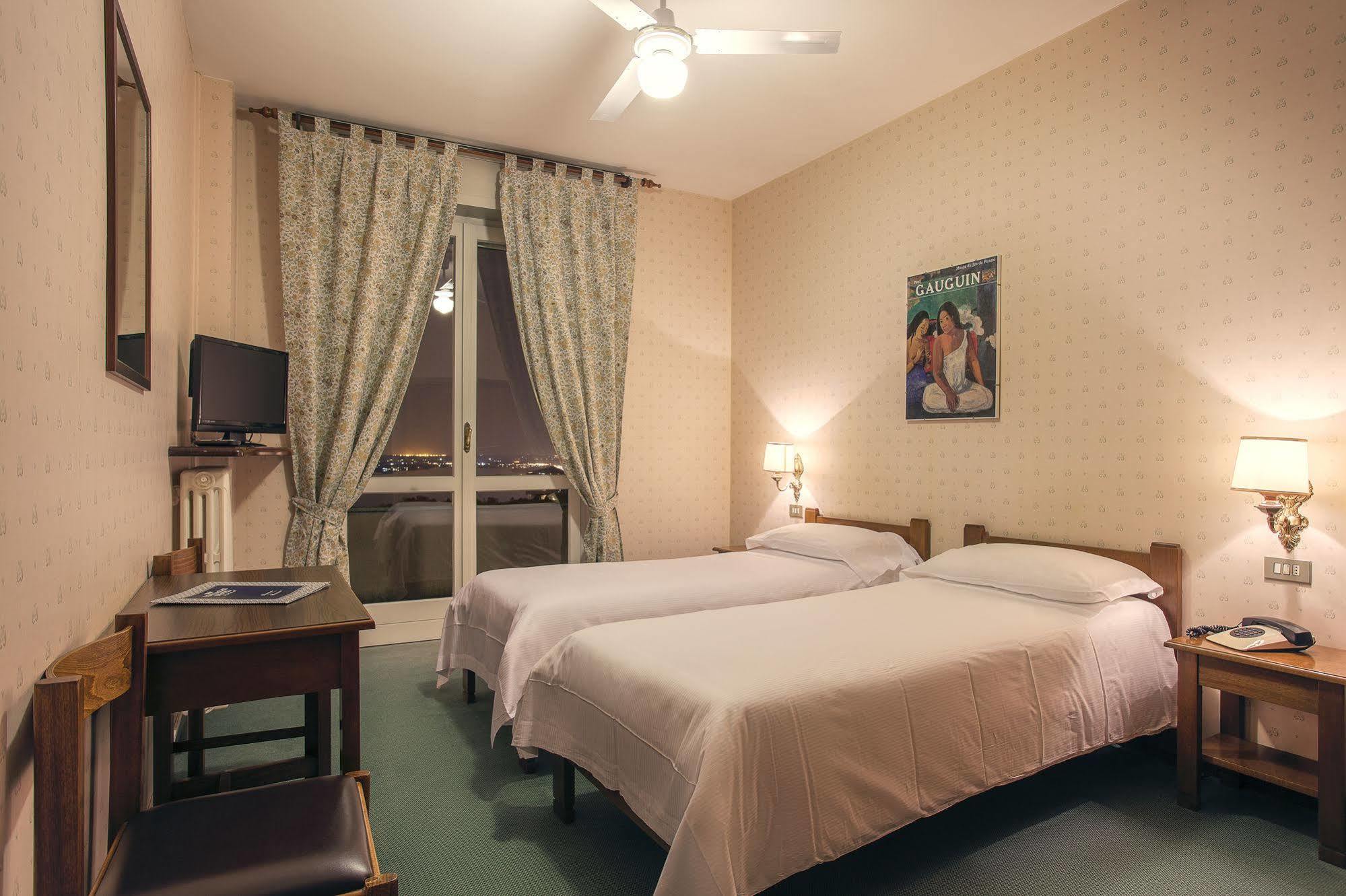 Tre Laghi Hotel Nebbiuno Bagian luar foto