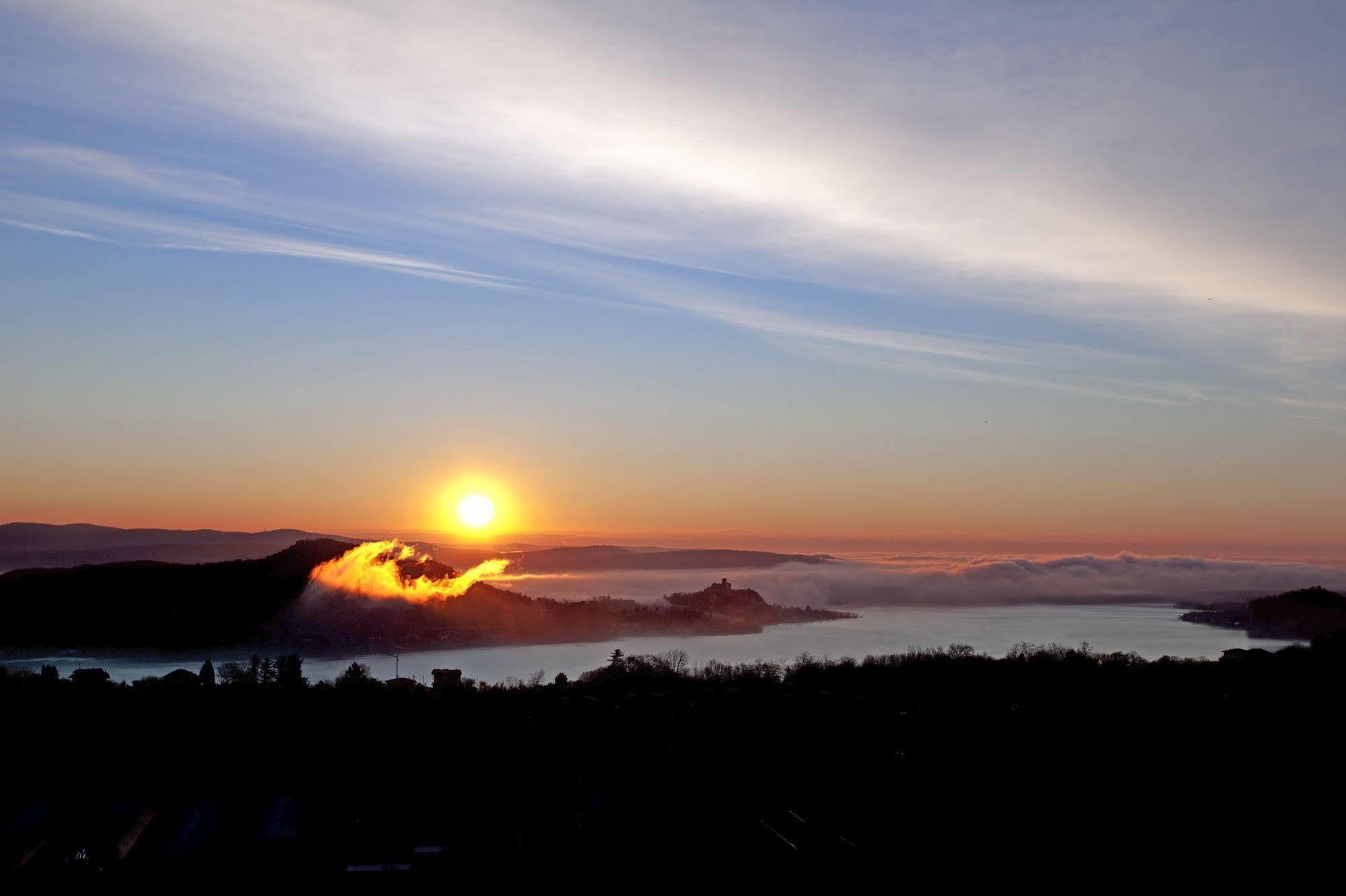 Tre Laghi Hotel Nebbiuno Bagian luar foto