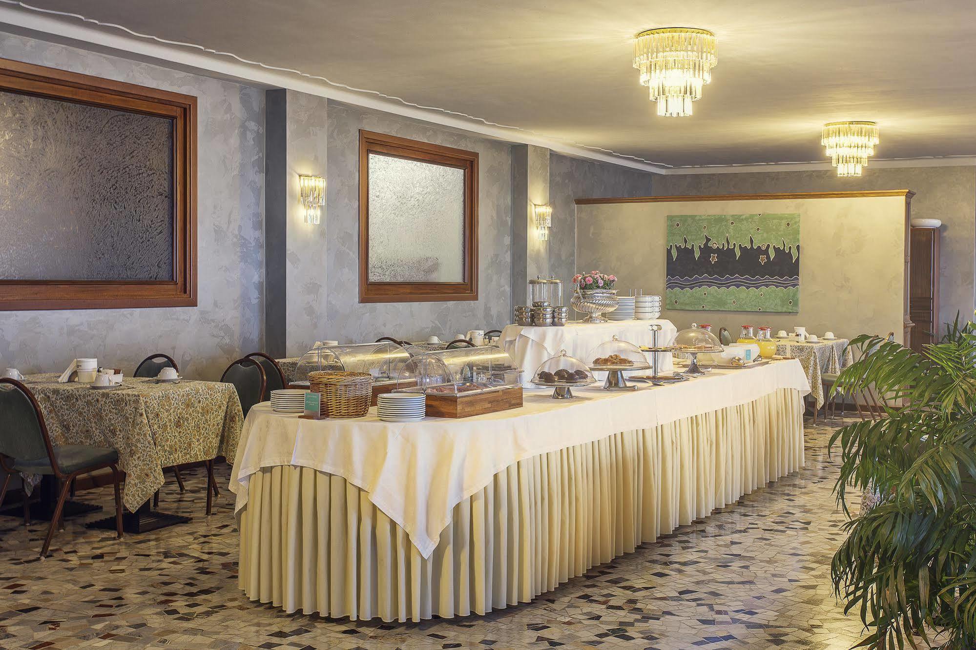 Tre Laghi Hotel Nebbiuno Bagian luar foto