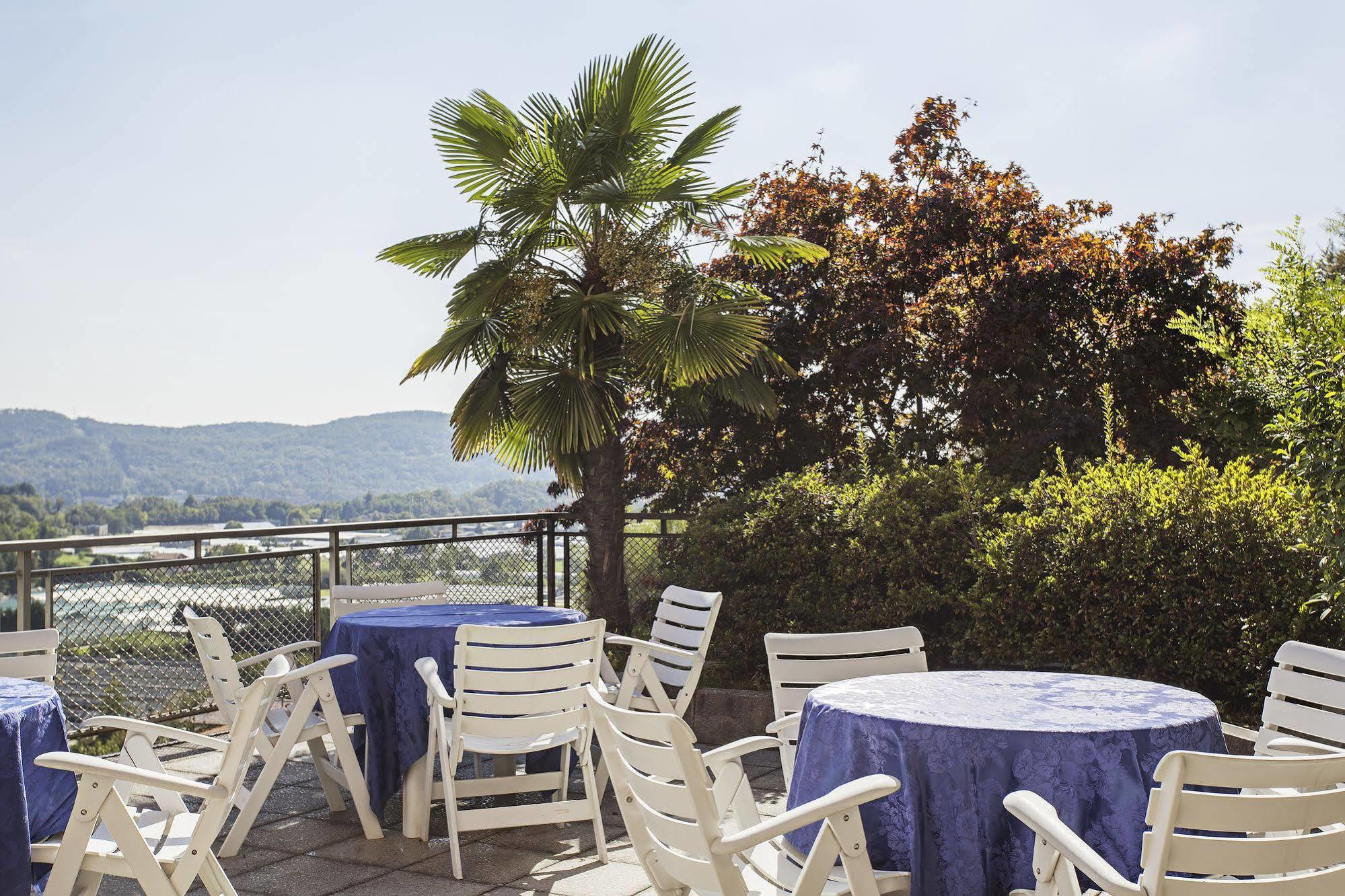 Tre Laghi Hotel Nebbiuno Bagian luar foto