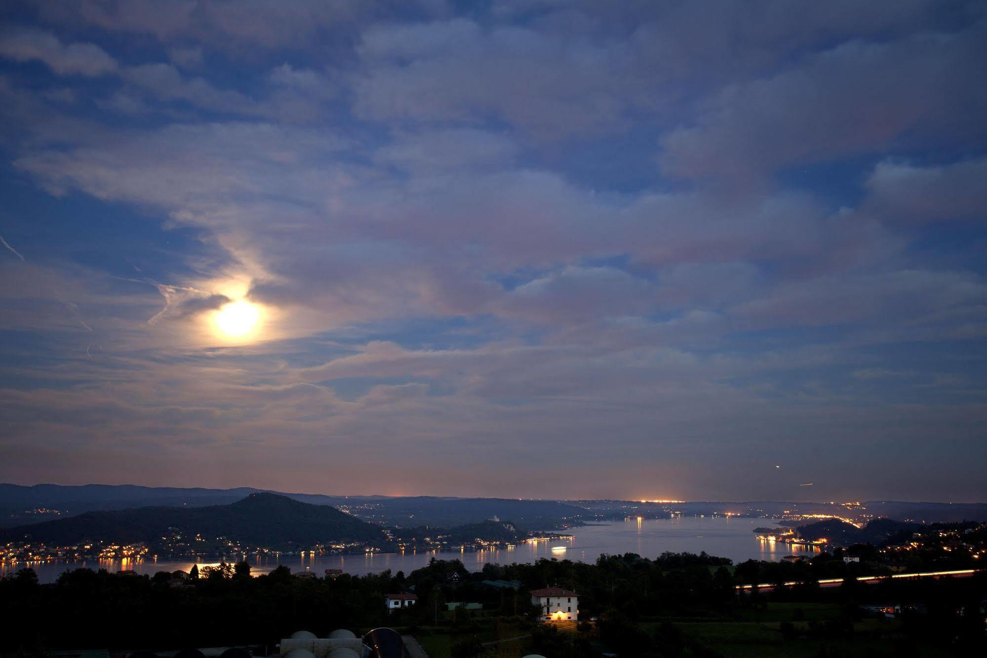 Tre Laghi Hotel Nebbiuno Bagian luar foto